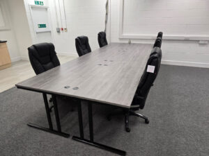 Pods of 1490 X 800 grey desks with leather executive chairs